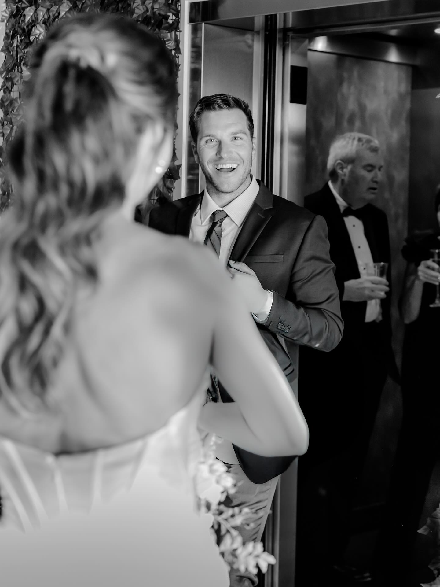 The look on his face when he stepped off the elevator and unexpectedly saw her standing there in that dress. ⁣
⁣
You can’t fake that. 🖤⁣
⁣

⁣Drop a 🔥 in the comments if you love this pic as much as I do.
⁣

#realfirstlook #firstlook #surprise #newlyweds #bride #groom #goals #couplegoals #husband #elevator #wedding #weddingdress #weddinginspo #tuxedo #tux #weddingvibe #batonrougeweddings #batonrougeweddingphotographer